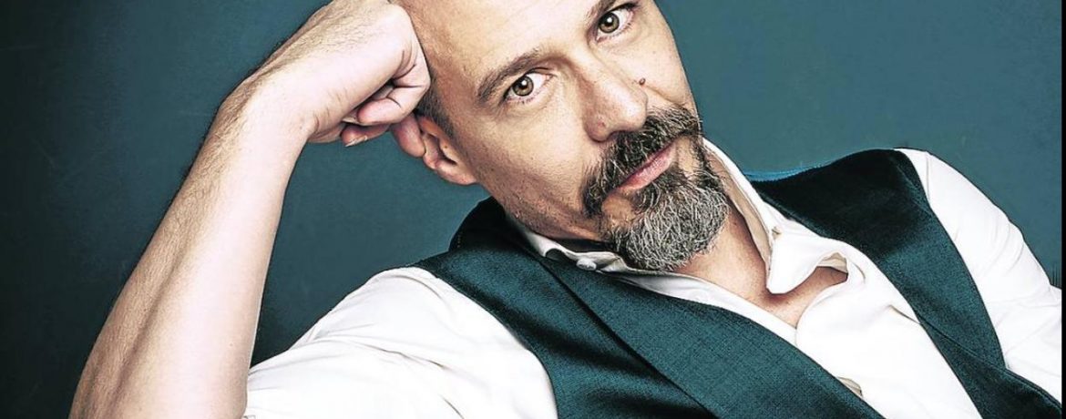 Comienzan las sesiones de cortometrajes a concurso de CINHOMO 2021 en la Sala Concha Velasco del LAVA, con la presencia del actor y director Fele Martínez.