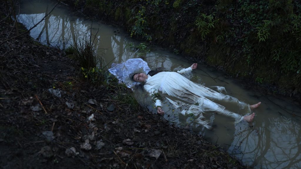 Between dreams and hope